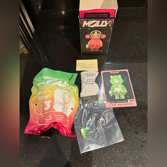 Mega Space Molly Series 3 Blind Box Good Luck Bear - Picture 7 of 7